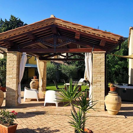 Il Cortile Delle Rose Holiday House بيرودجا المظهر الخارجي الصورة