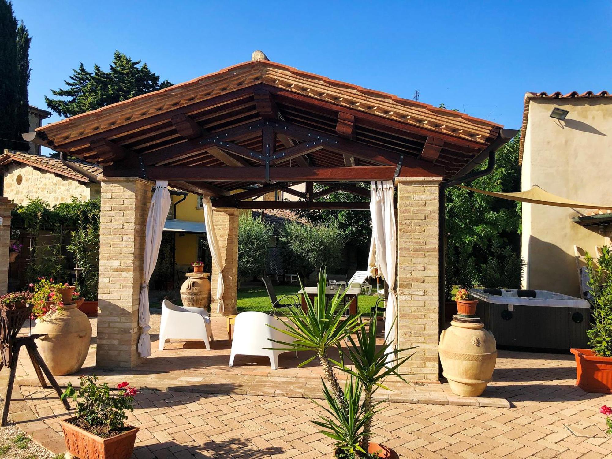 Il Cortile Delle Rose Holiday House بيرودجا المظهر الخارجي الصورة