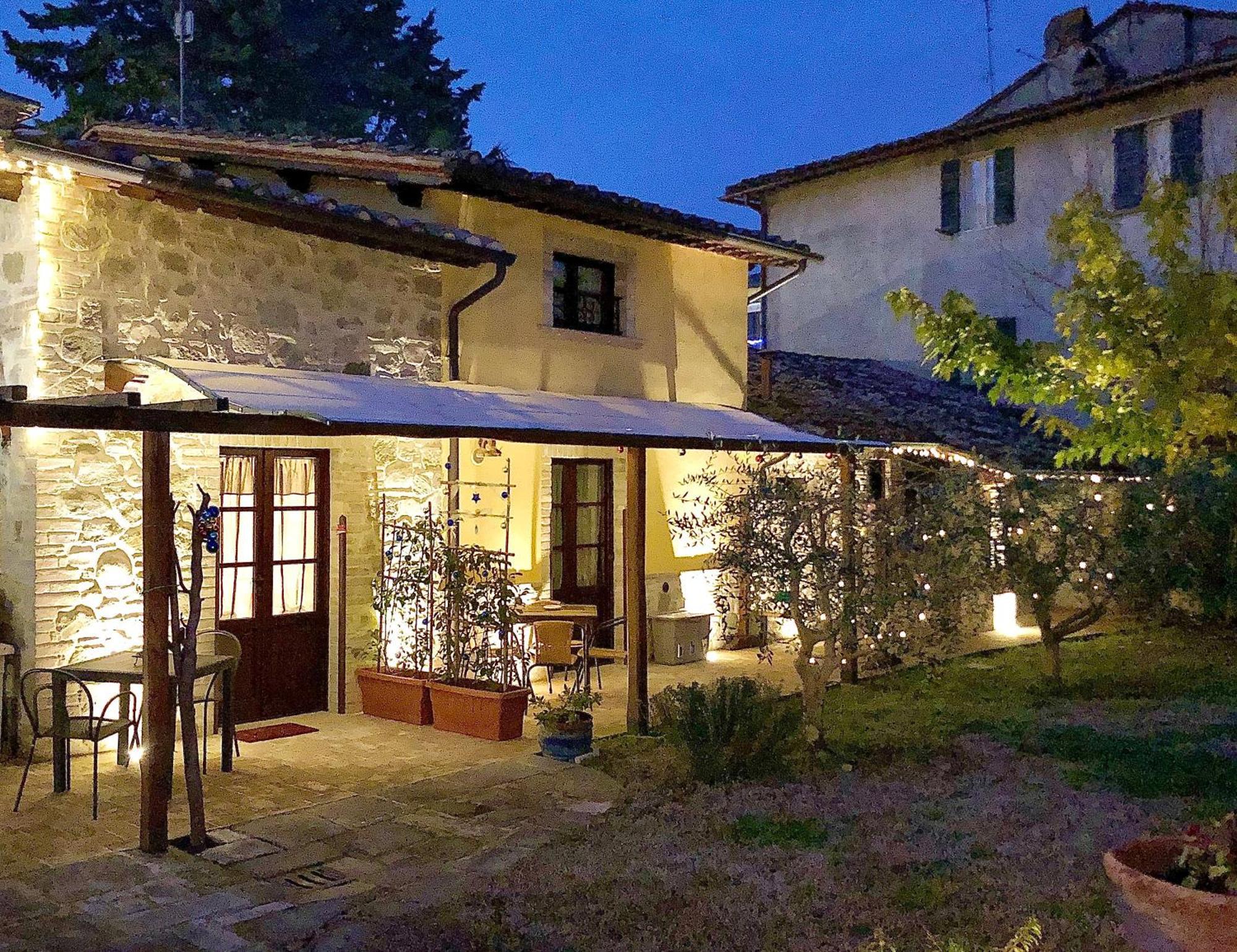 Il Cortile Delle Rose Holiday House بيرودجا المظهر الخارجي الصورة