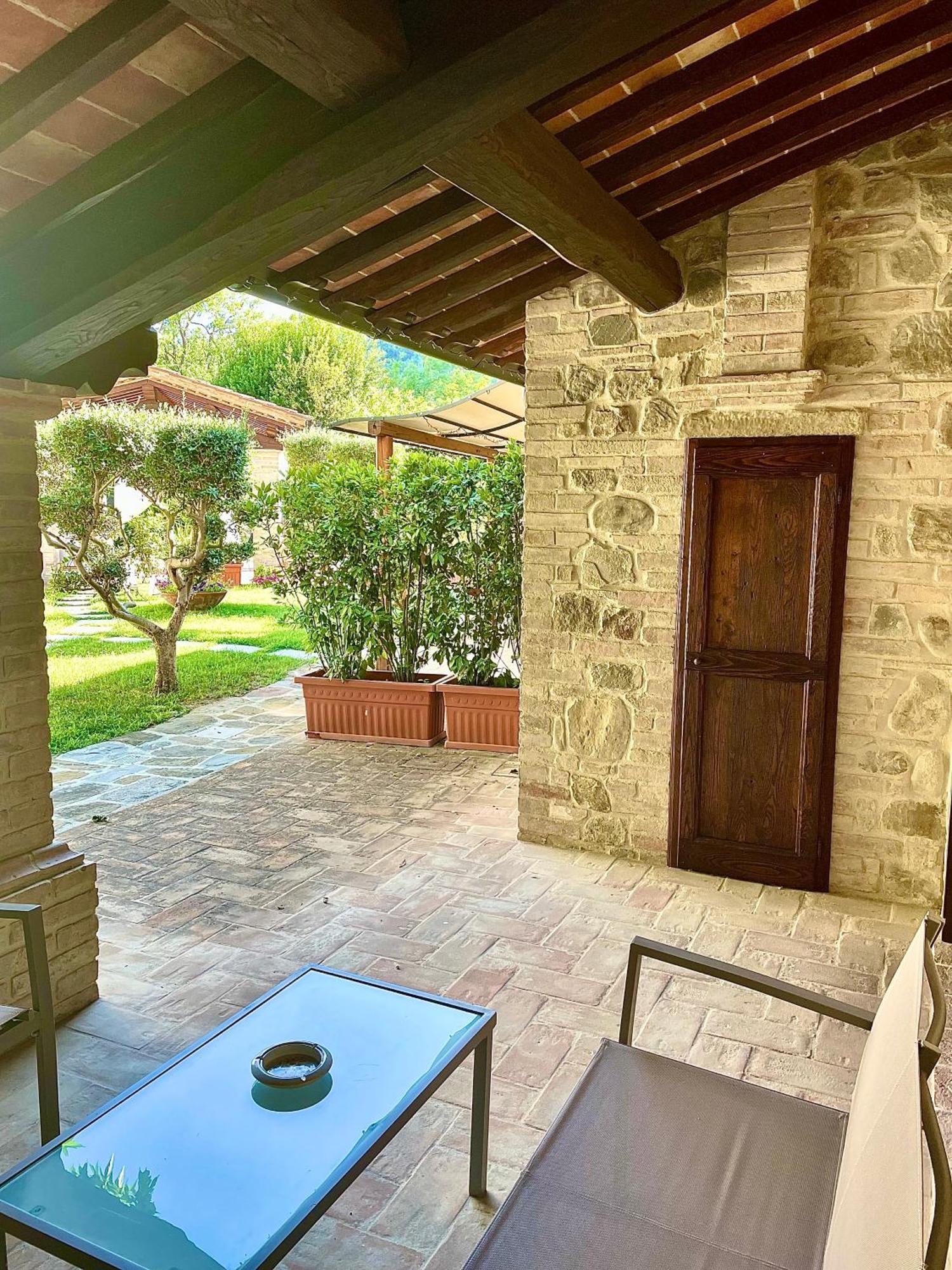 Il Cortile Delle Rose Holiday House بيرودجا المظهر الخارجي الصورة