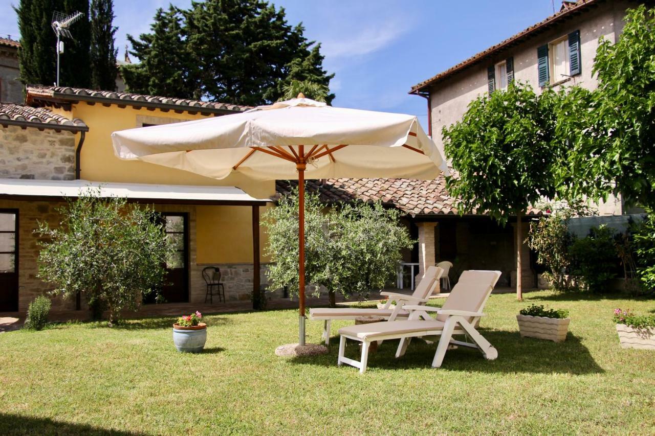Il Cortile Delle Rose Holiday House بيرودجا المظهر الخارجي الصورة